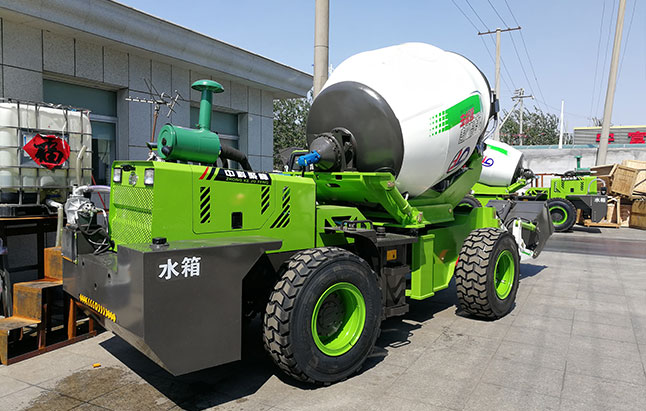 水泥自上料攪拌車